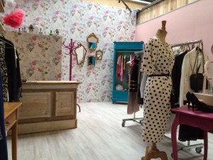 Image Histoires de Mode Marche de la Mode Vintage